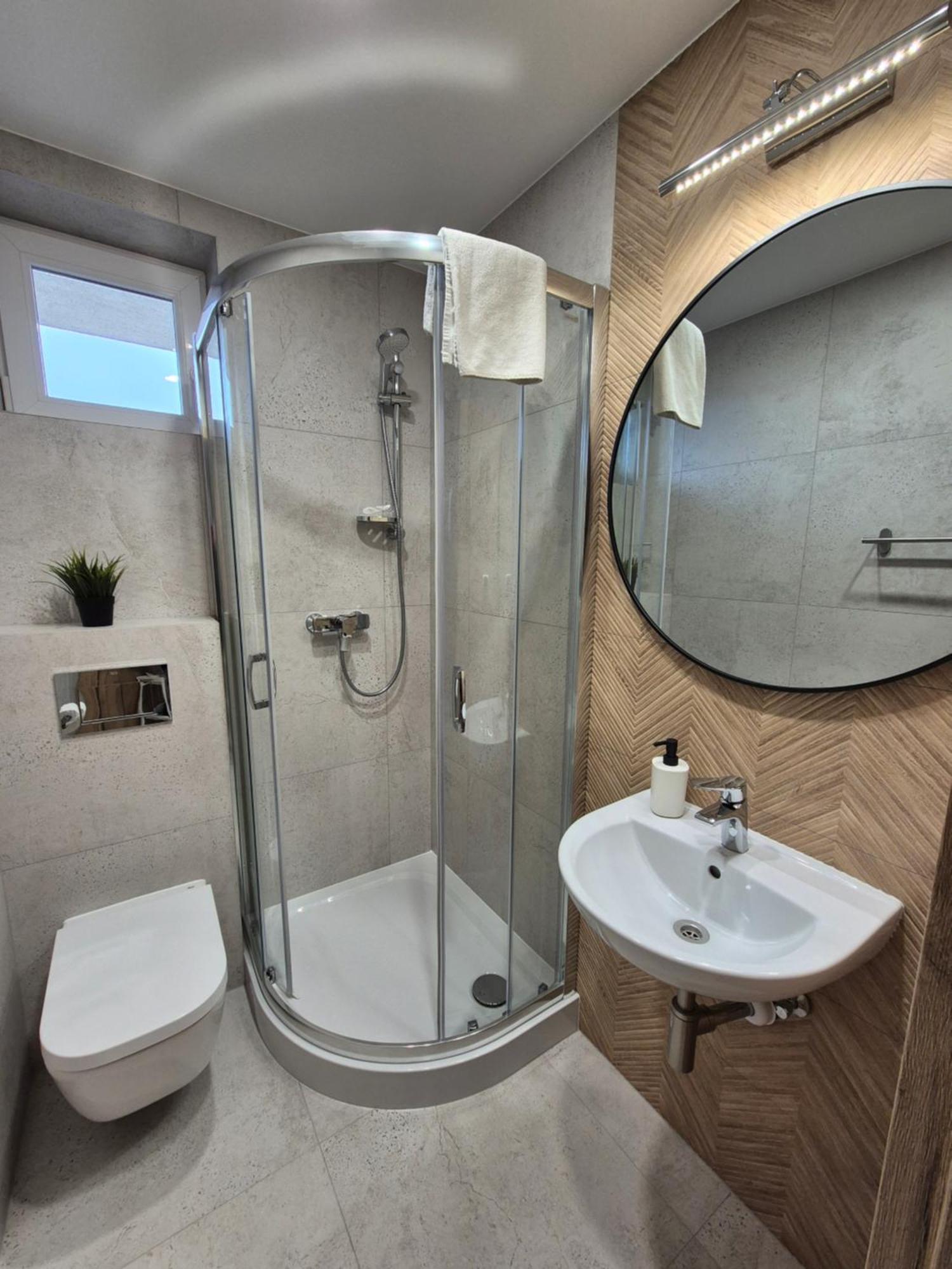 Wojciech-pokoje Premium-sniadania Bufet-2 Sale Zabaw-mozliwosc Wyzywienia Guest house *